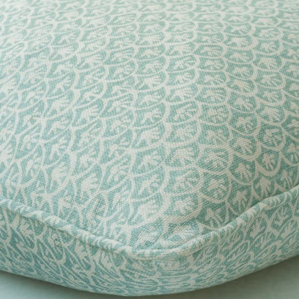 Coussin décoratif Daisy Brook Plumes durables | Andrew Martin - vue de détail | REMO-HOME