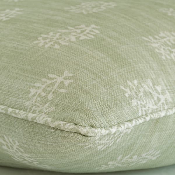 Coussin décoratif Thyme Fennel Plumes durables | Andrew Martin - vue de détail | REMO-HOME