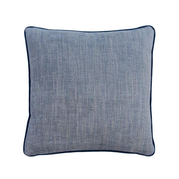 Coussin décoratif Summit Denim Plumes durables | Andrew Martin - vue principale | REMO-HOME