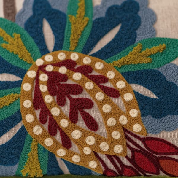 Coussin décoratif Pomegranate Multi Plumes durables | Andrew Martin - vue de détail | REMO-HOME