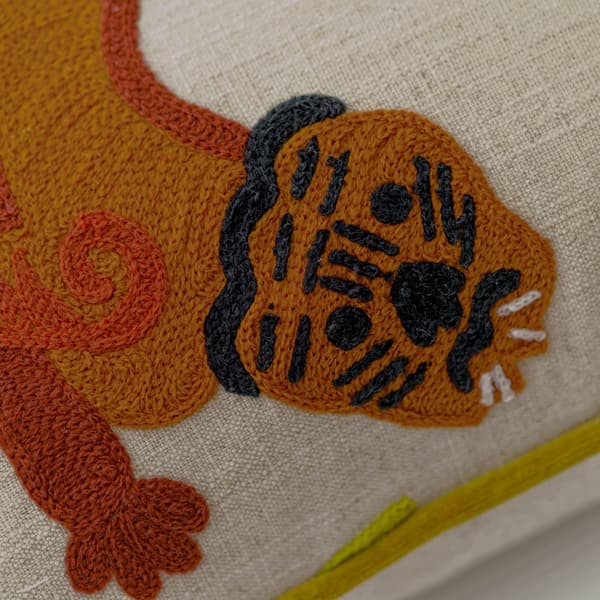 Coussin décoratif Tiger Tree Multi Plumes durables | Andrew Martin - vue de détail | REMO-HOME