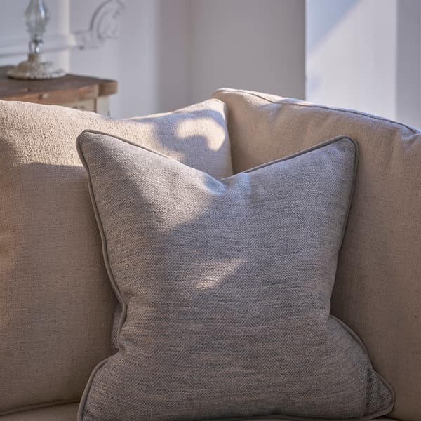 Coussin décoratif Delphini Gelato Plumes durables | Andrew Martin - vue de détail | REMO-HOME