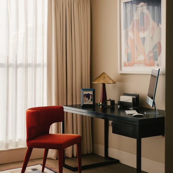 Chaise de salle à manger Juno Orange | Andrew Martin - vue de détail | REMO-HOME