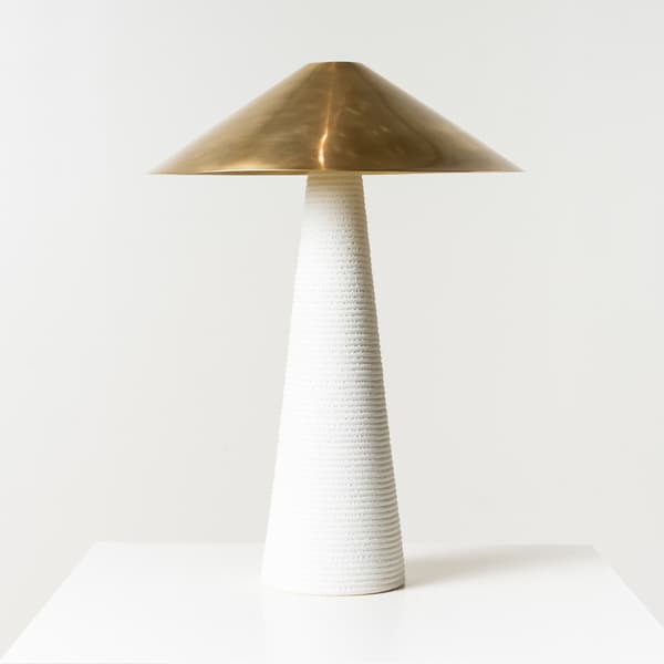 Lampe de table Miramar White Porous | Andrew Martin - vue de détail | REMO-HOME