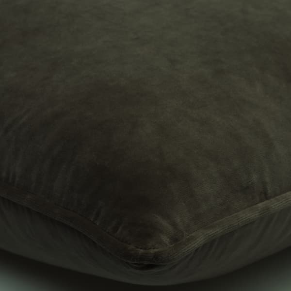 Coussin décoratif Medici Charcoal Plumes durables | Andrew Martin - vue de détail | REMO-HOME