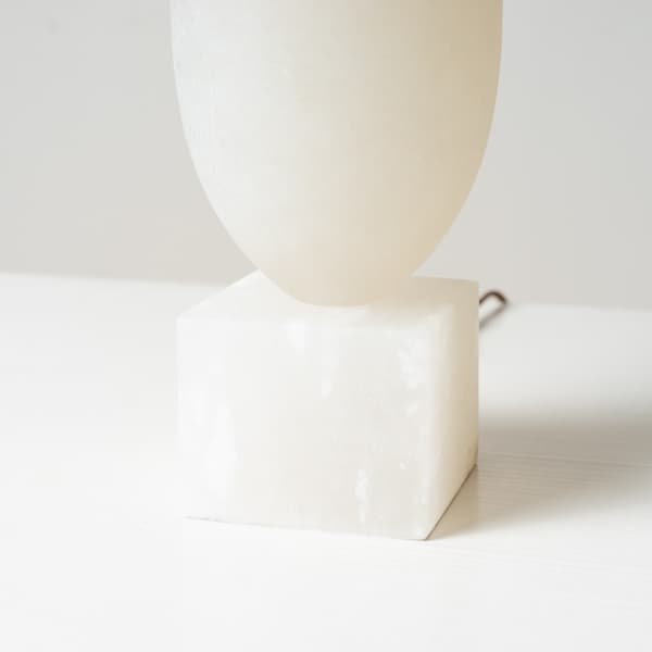 Lampe de table Versa Neutral/White | Andrew Martin - vue de détail | REMO-HOME