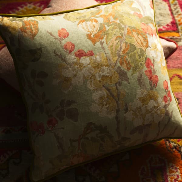 Coussin décoratif Midsummer Sage Plumes durables | Andrew Martin - vue de détail | REMO-HOME