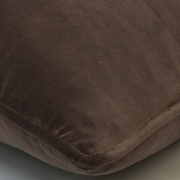 Coussin décoratif Medici Mocha Plumes durables | Andrew Martin - vue de détail | REMO-HOME