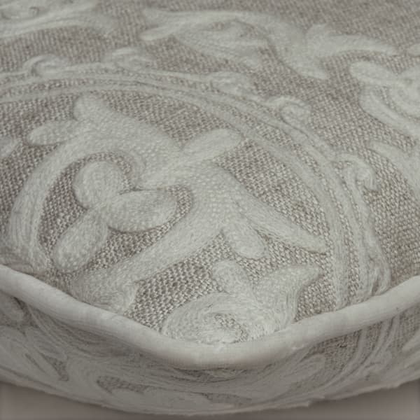 Coussin décoratif Yurt Ivory Plumes durables | Andrew Martin - vue de détail | REMO-HOME