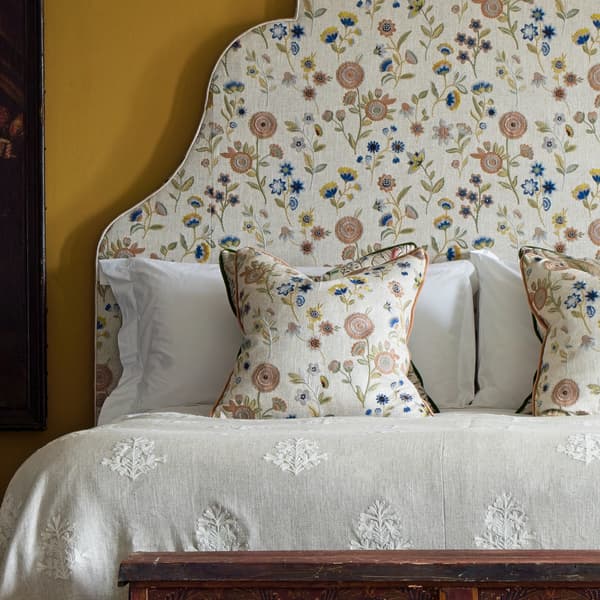 Coussin décoratif Fable Woodland Plumes durables | Andrew Martin - vue de détail | REMO-HOME
