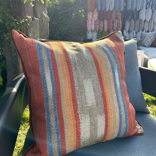Coussin d'extérieur Argo Brick Outdoor Fibre creuse | Andrew Martin - vue de détail | REMO-HOME