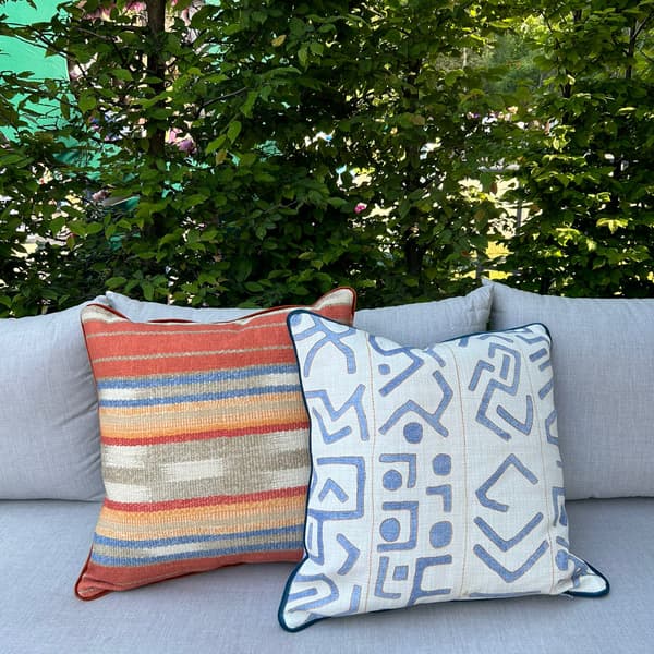 Coussin d'extérieur Trojan Denim Outdoor Fibre creuse | Andrew Martin - vue de détail | REMO-HOME