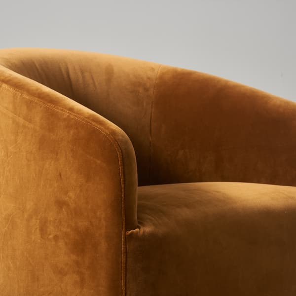 Chaise de salle à manger Alto Velvet Caramel | Andrew Martin - vue de détail | REMO-HOME