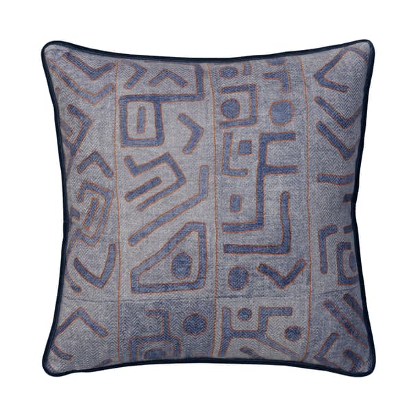 Coussin décoratif Ashanti Denim Plumes durables | Andrew Martin - vue principale | REMO-HOME