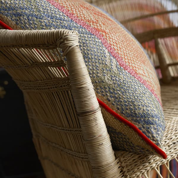 Coussin décoratif Isthmus Brick / Green Plumes durables | Andrew Ma... - vue de détail | REMO-HOME