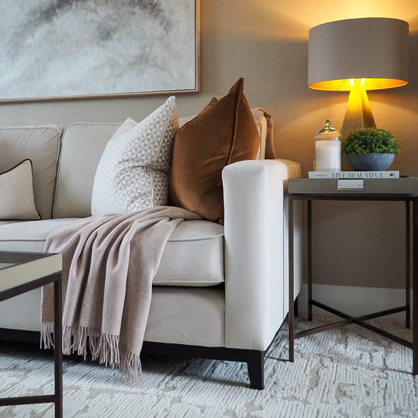 Coussin décoratif Medici Pigment Plumes durables | Andrew Martin - vue de détail | REMO-HOME