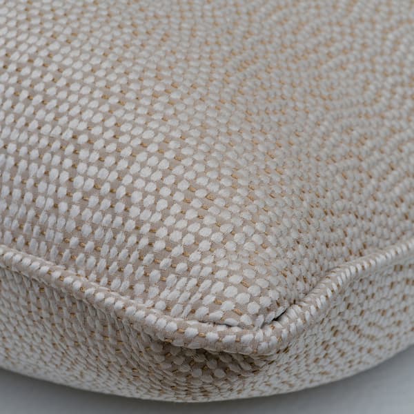 Coussin décoratif Madison Gold Plumes durables | Andrew Martin - vue de détail | REMO-HOME
