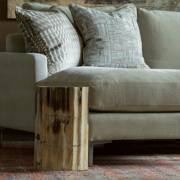 Coussin décoratif Lexington Smoke Plumes durables | Andrew Martin - vue de détail | REMO-HOME