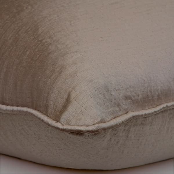 Coussin décoratif Columbus Thunder Plumes durables | Andrew Martin - vue de détail | REMO-HOME