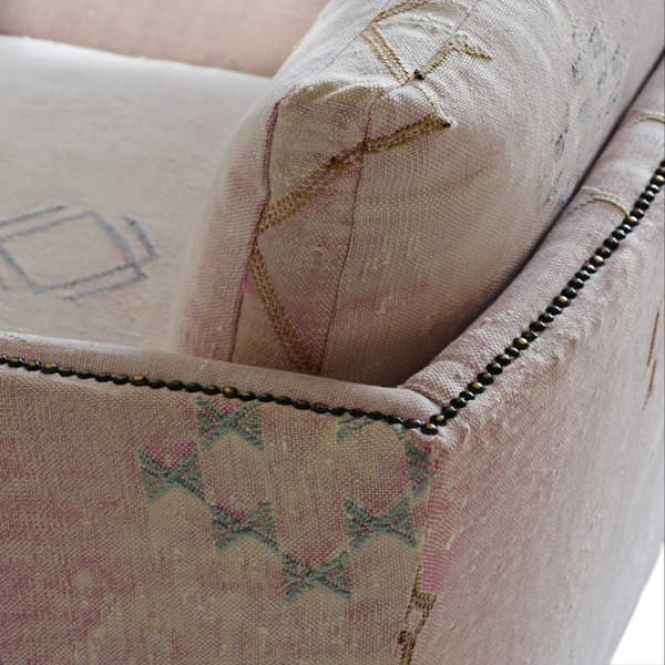 Canapé Regal Moroccan | Andrew Martin - vue de détail | REMO-HOME