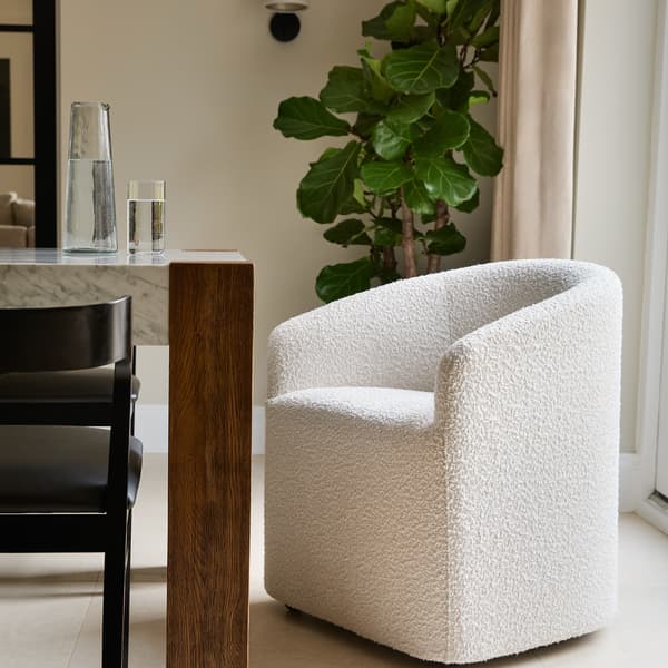 Chaise de salle à manger Alto Boucle Cream Dining/ Arm | Andrew Martin - vue de détail | REMO-HOME