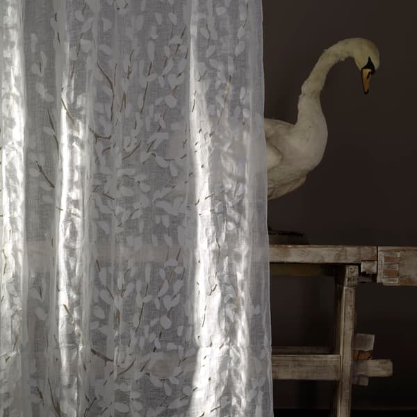 Tissu d'ameublement Confetti Silver | Andrew Martin - vue de détail | REMO-HOME