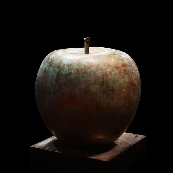 Sculpture décorative Apple Sculpture - Cast Bronze () | Andrew Martin - vue de détail | REMO-HOME
