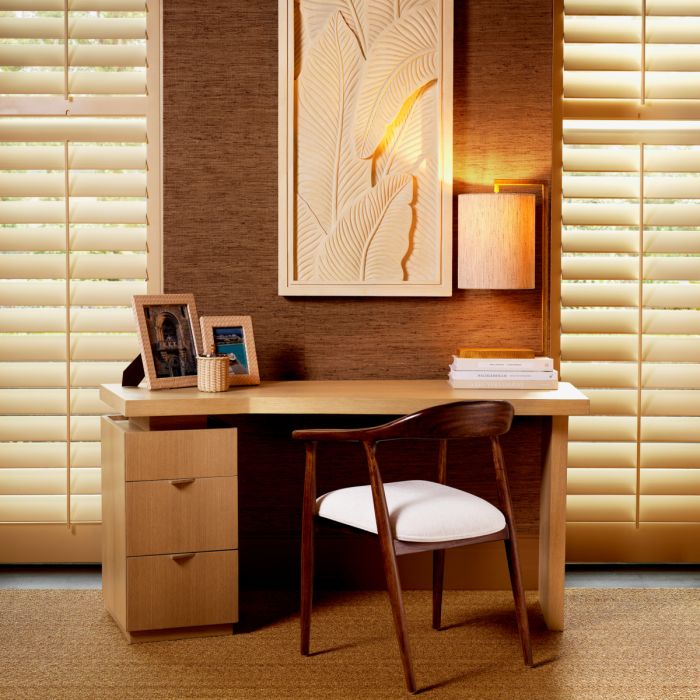 Chaise de salle à manger marron en tissu crème | Eichholtz Beale