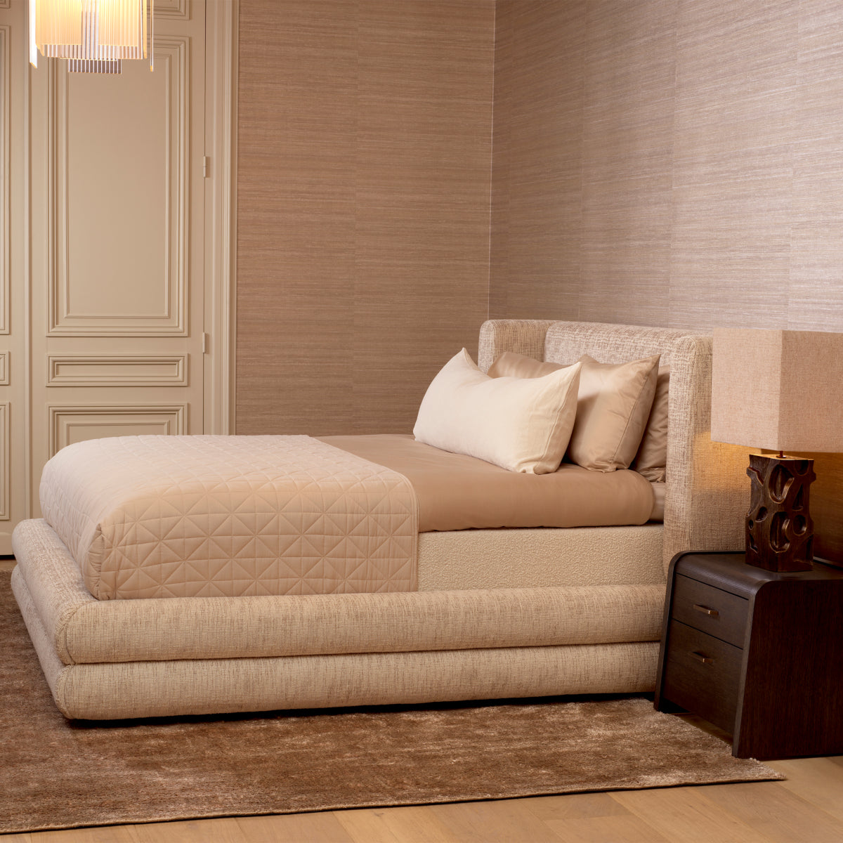Cadre de lit en creststone beige | Eichholtz Francisco - vue de détail | REMO-HOME