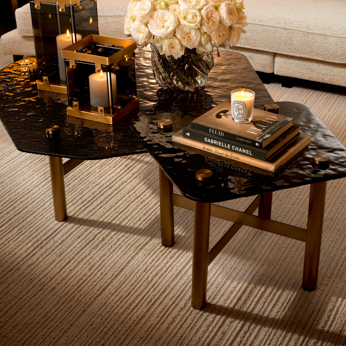 Table basse en laiton brossé et verre fumé coulé | Eichholtz Cortes - vue de détail | REMO-HOME