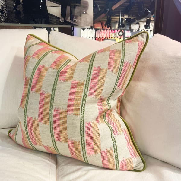 Coussin décoratif Positano Parasol Plumes durables | Andrew Martin - vue de détail | REMO-HOME