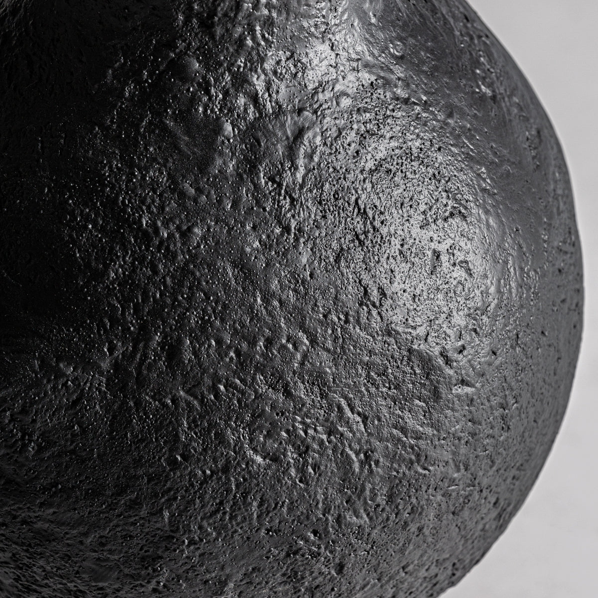 Vase en résine noir | VICAL Riley S | REMO, mobilier et décoration d'intérieur