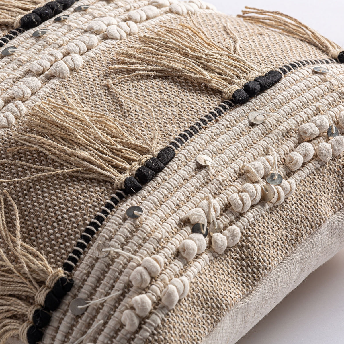 Coussin carré en jute sable brodé | Vical Mayla | REMO, mobilier et décoration d'intérieur