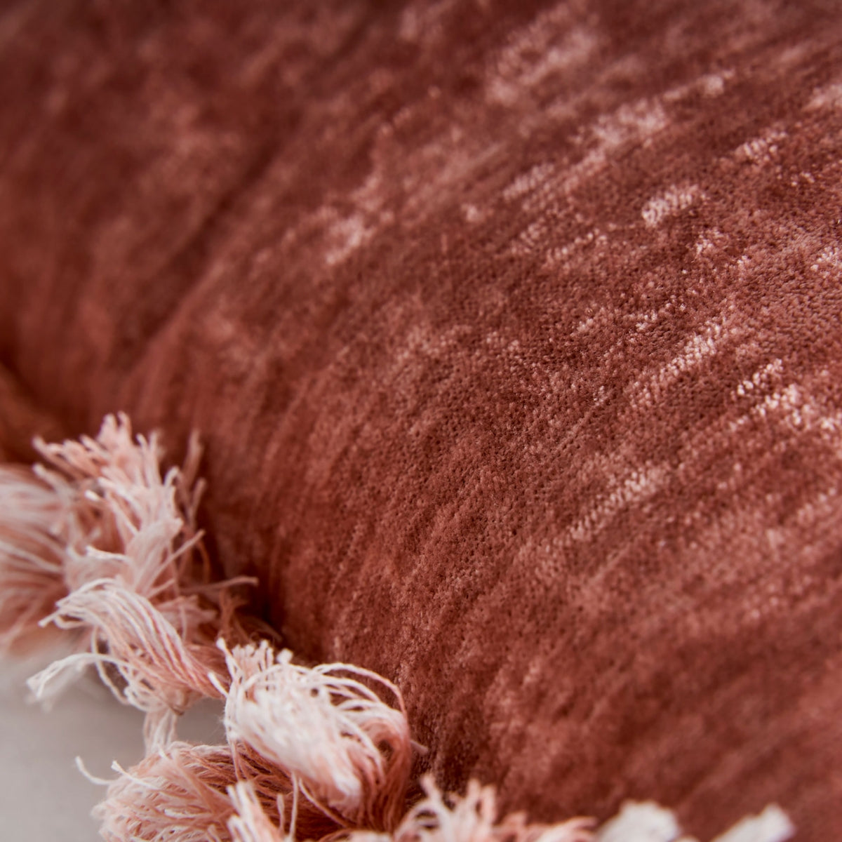 Coussin carré en velours rose | Vical Airlia | REMO, mobilier et décoration d'intérieur