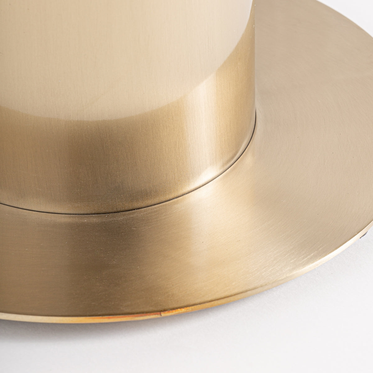 Table bistrot en marbre et laiton doré | VICAL Naustdal | REMO, mobilier et décoration d'intérieur