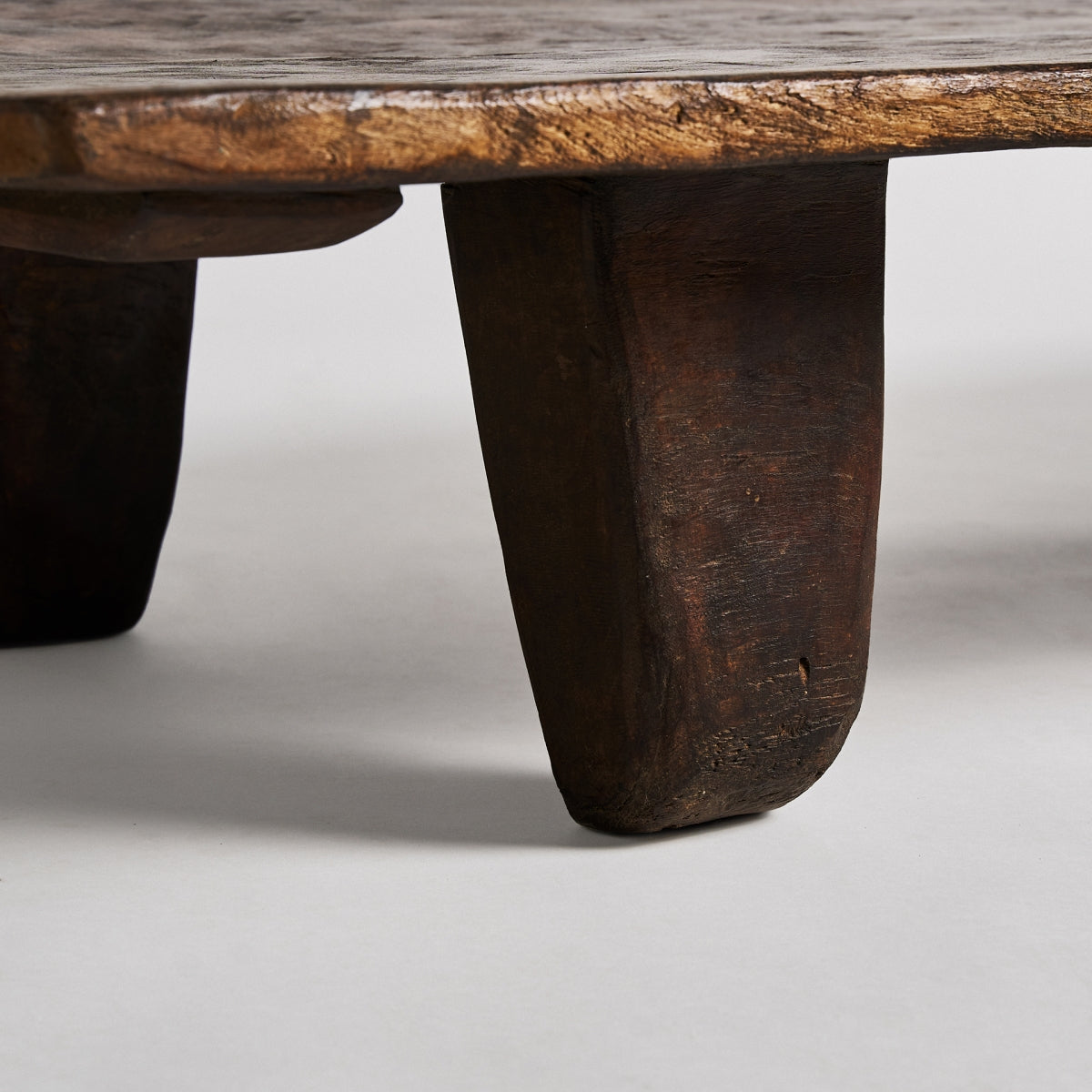 Table basse en teck brun vieilli | VICAL Erara | REMO, mobilier et décoration d'intérieur