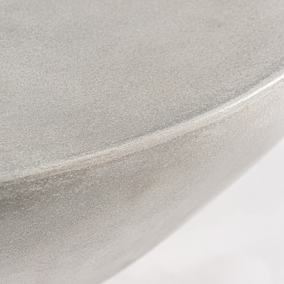 Table basse en ciment gris | VIDAL Telfs | REMO, mobilier et décoration d'intérieur