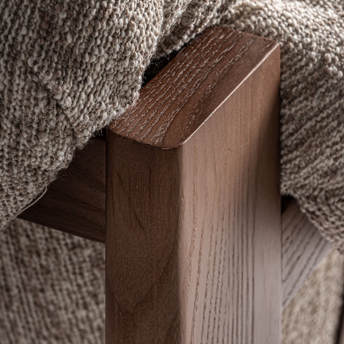 Fauteuil en tissu beige | VICAL Uznach | REMO, mobilier et décoration d'intérieur