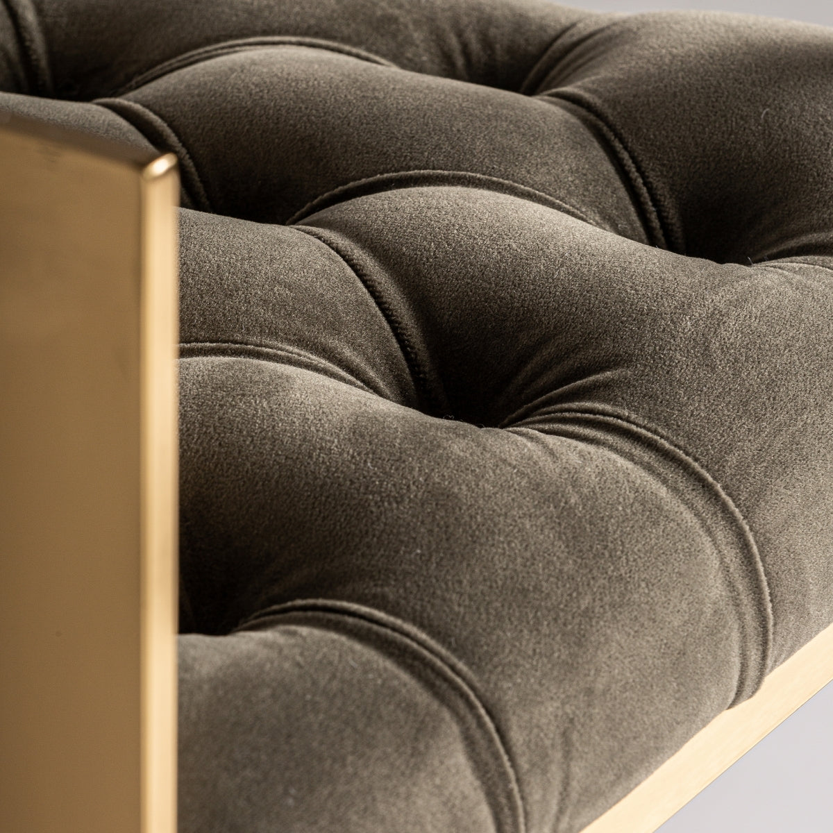 Chaise de bar en laiton et velours marron | Vical Mondsee | REMO, mobilier et décoration d'intérieur