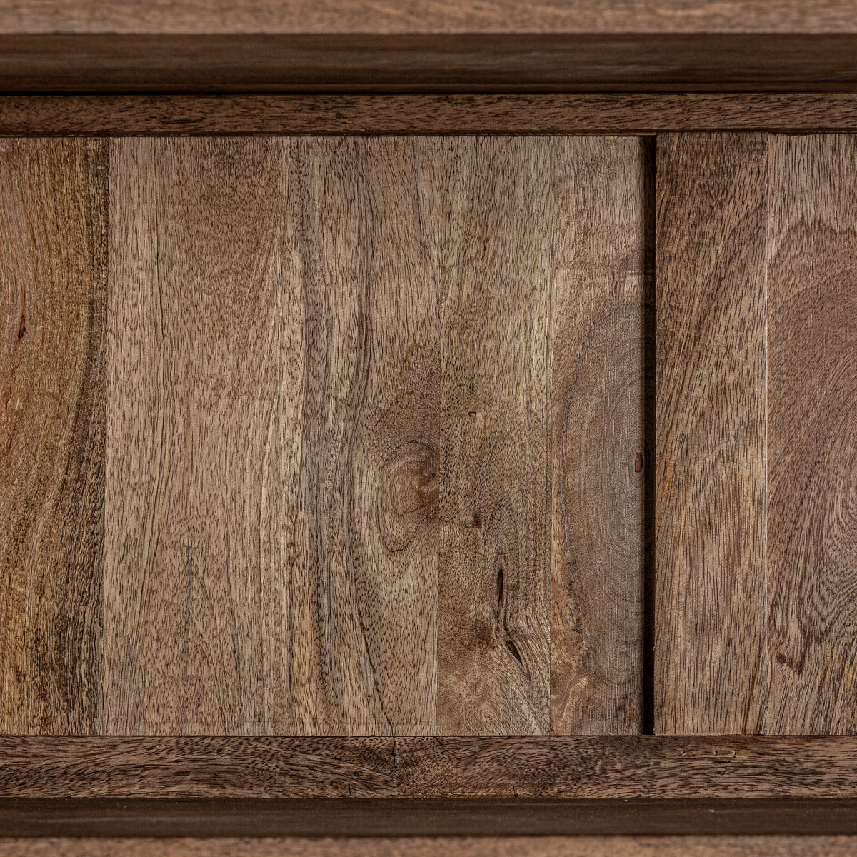 Vitrine en bois de manguier noir | Vical Bavay | REMO, mobilier et décoration d'intérieur