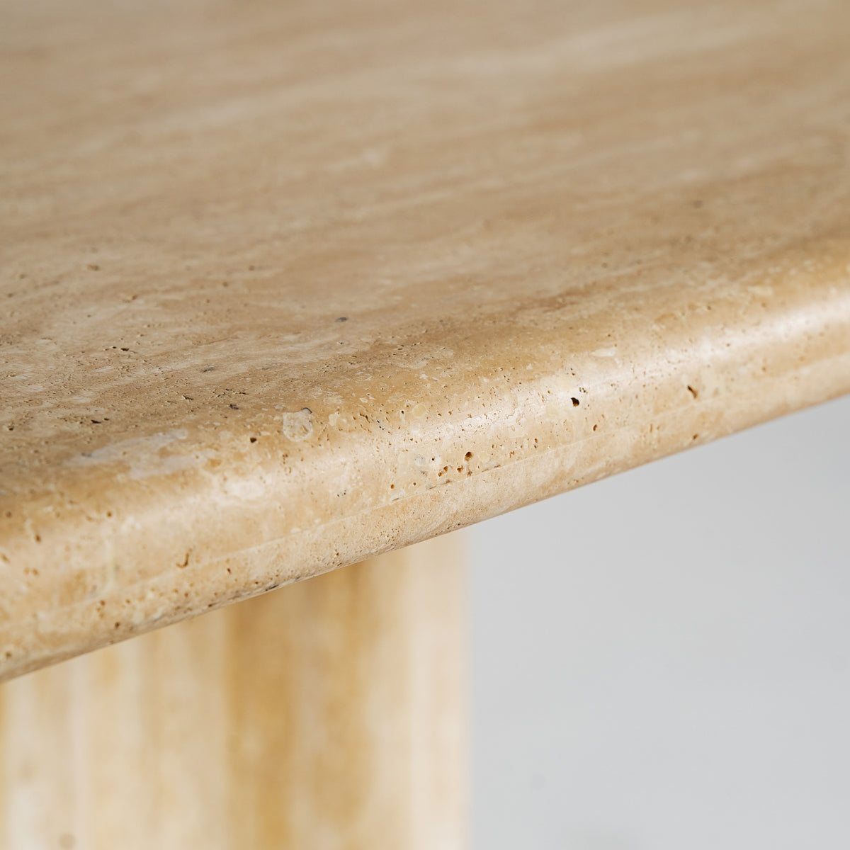 Table de salle à manger en travertin beige | Vical Thiennes 2 | REMO, mobilier et décoration d'intérieur
