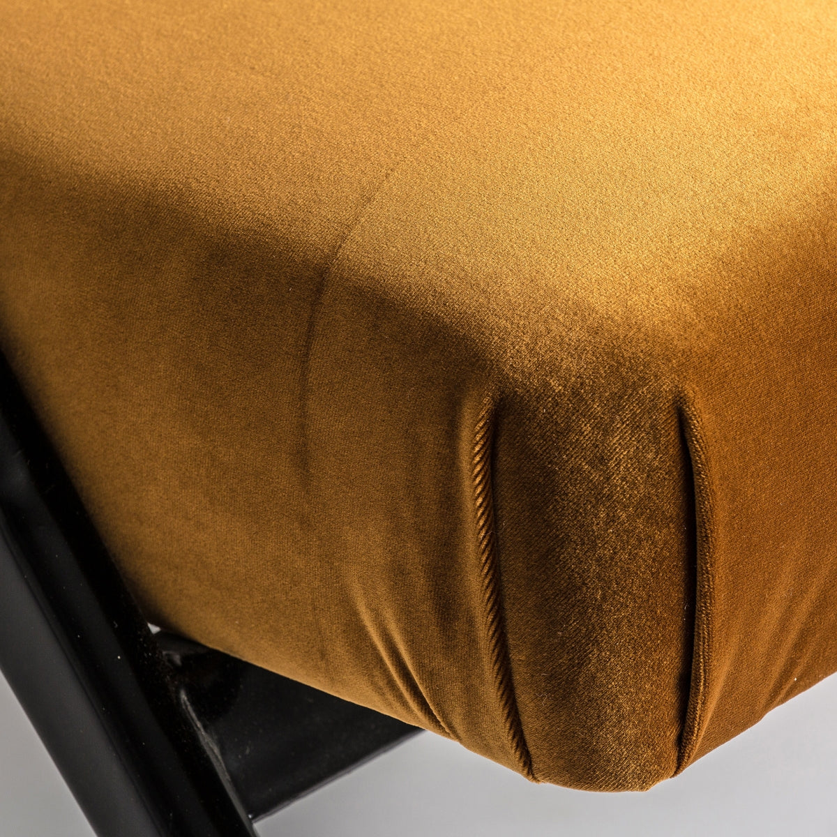 Fauteuil d'appoint en velours jaune | Vical Brillon | REMO, mobilier et décoration d'intérieur