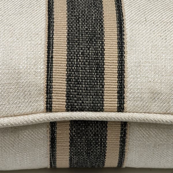 Coussin décoratif Trek Medal Stripe Charcoal Tape Plumes durables |... - vue de détail | REMO-HOME