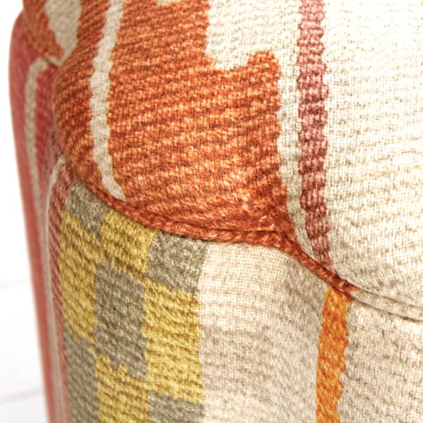 Pouf et tabouret Daisy Indus Brick | Andrew Martin - vue de détail | REMO-HOME