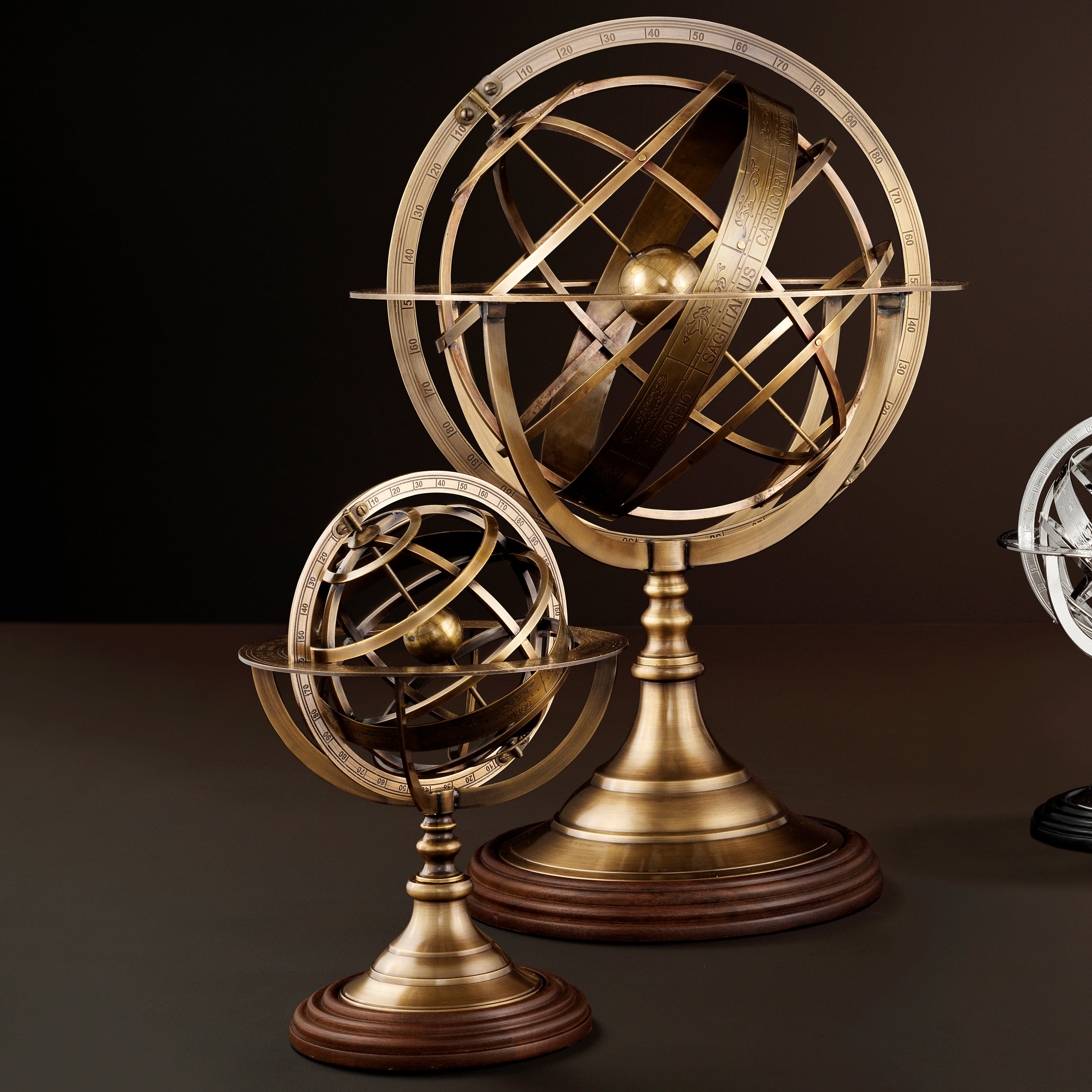 Globe en laiton antique | Eichholtz Globe S - vue d'ambiance | REMO-HOME