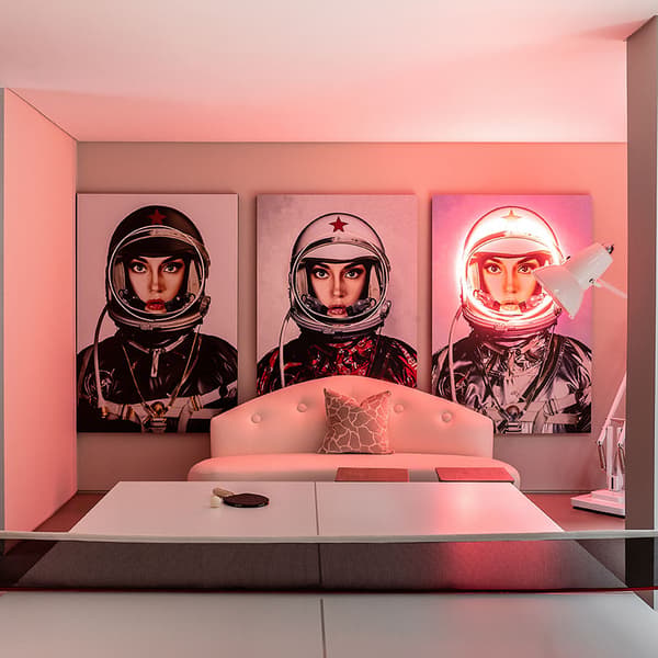 Sculpture néon Neon - Space Girl Silver W/ Logos 80X120 | Andrew Ma... - vue de détail | REMO-HOME