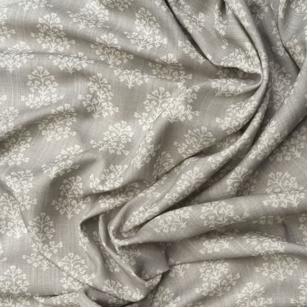 Tissu d'ameublement Sprig Cloud | Andrew Martin - vue de détail | REMO-HOME