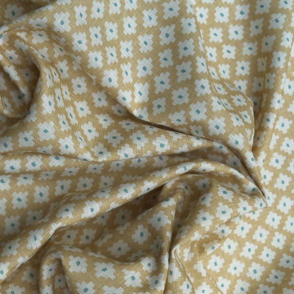 Tissu d'ameublement Maze Honey | Andrew Martin - vue de détail | REMO-HOME