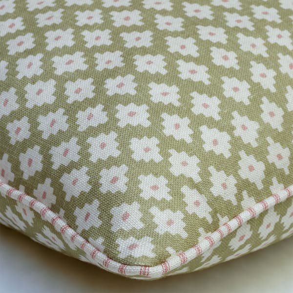 Coussin décoratif Maze Fennel Plumes durables | Andrew Martin - vue de détail | REMO-HOME