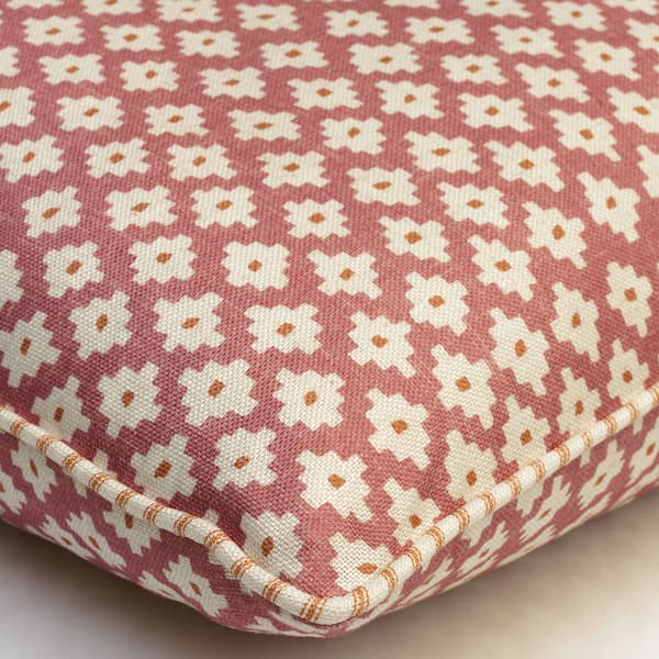 Coussin décoratif Maze Pink Plumes durables | Andrew Martin - vue de détail | REMO-HOME